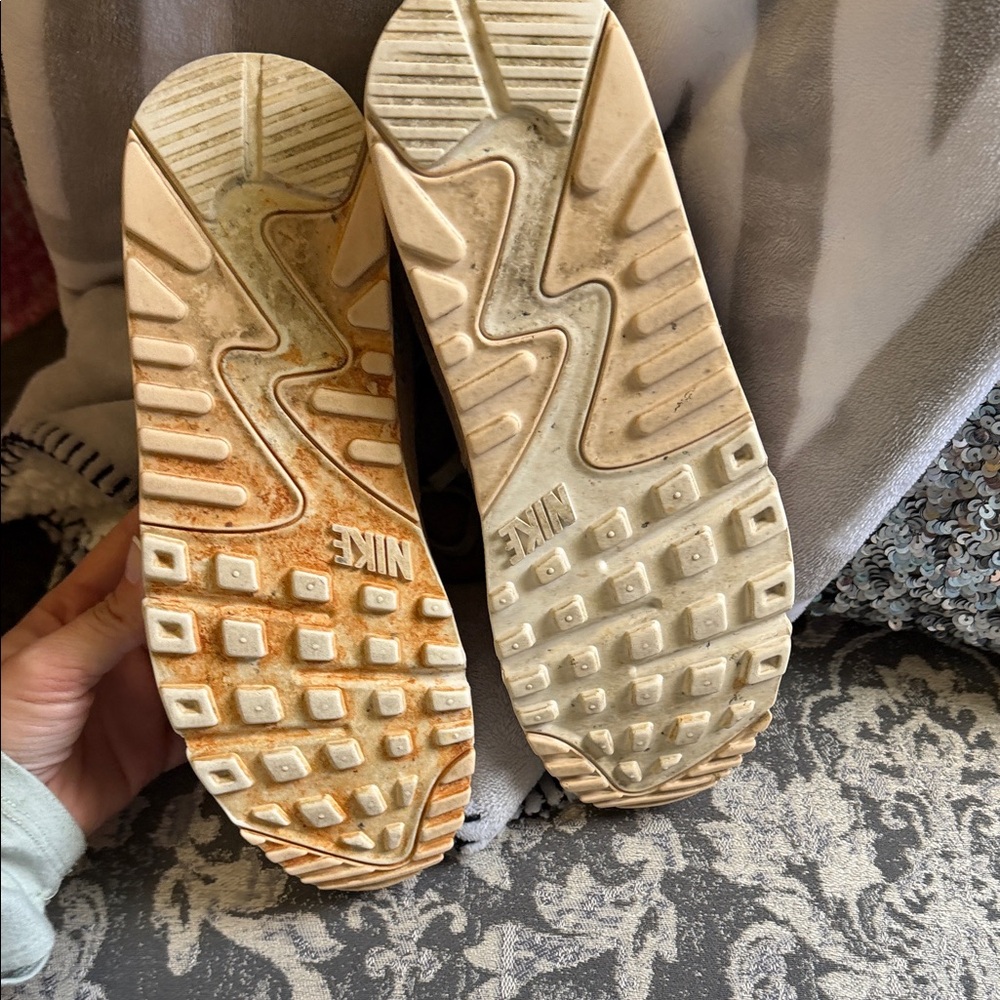 Nike Women’s Beige and Light Gray Sneakers with Teal Accents - Picture 8 of 8